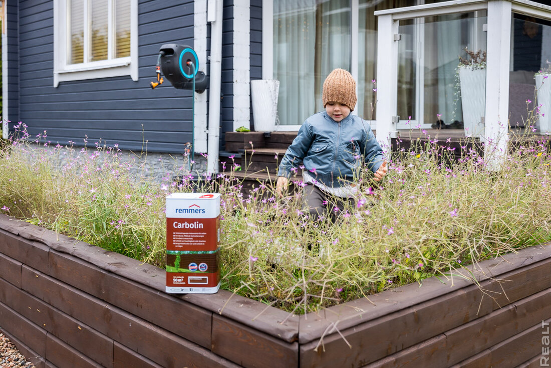 Прогрев с 40−45 градусов, травяные ароматы, качели с сеном. Как семья построила баню и превратила это в бизнес