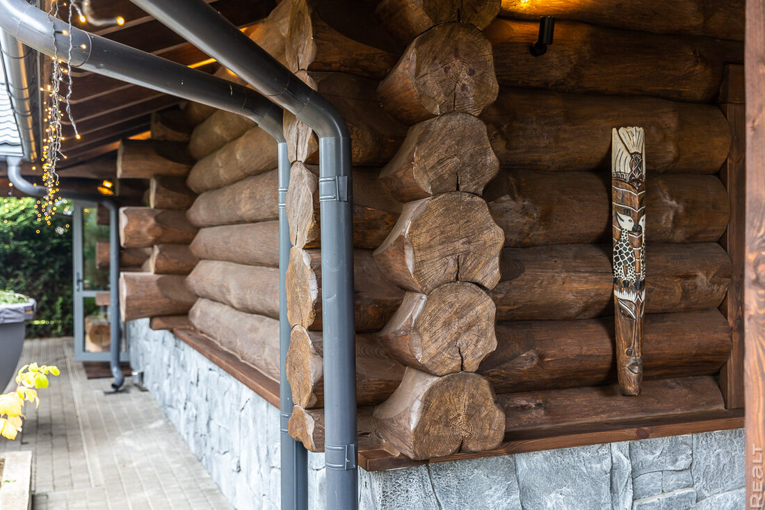 Прогрев с 40−45 градусов, травяные ароматы, качели с сеном. Как семья построила баню и превратила это в бизнес
