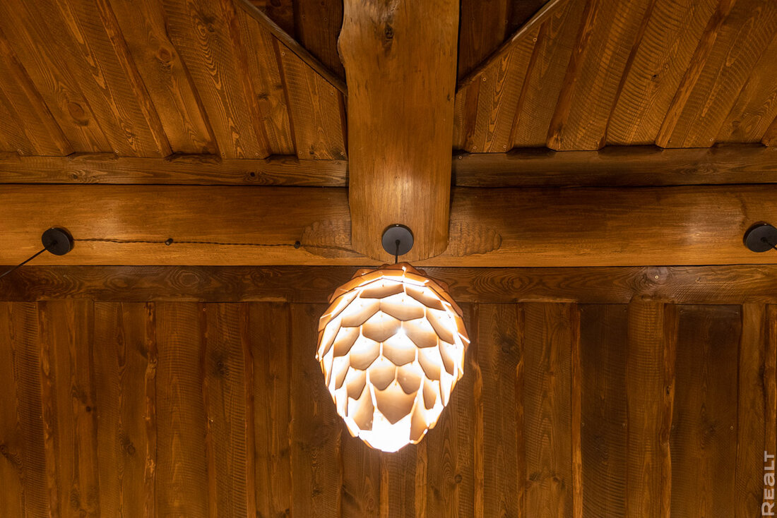 Прогрев с 40−45 градусов, травяные ароматы, качели с сеном. Как семья построила баню и превратила это в бизнес