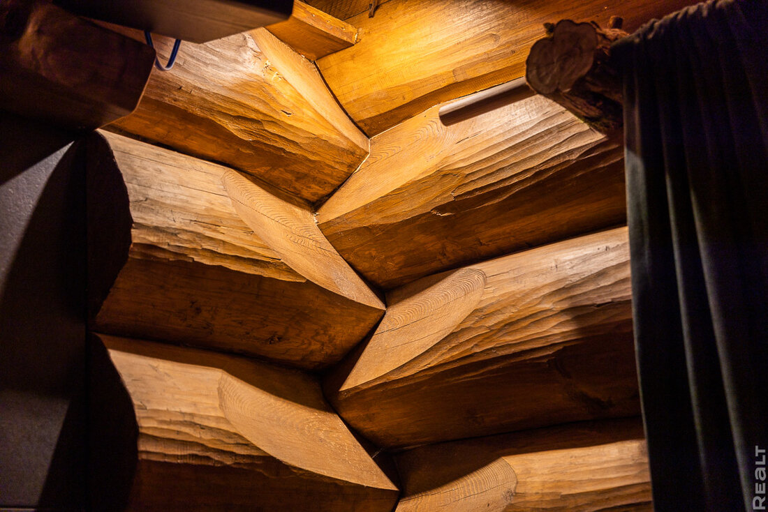 Прогрев с 40−45 градусов, травяные ароматы, качели с сеном. Как семья построила баню и превратила это в бизнес