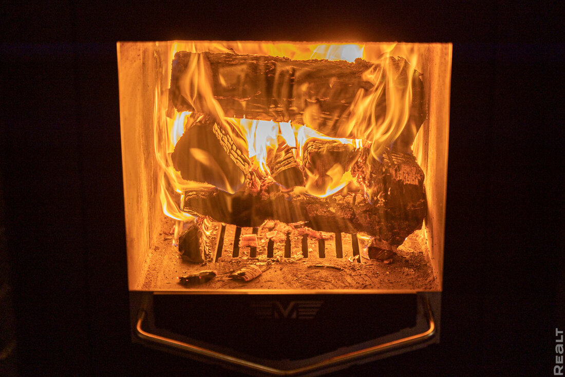 Прогрев с 40−45 градусов, травяные ароматы, качели с сеном. Как семья построила баню и превратила это в бизнес