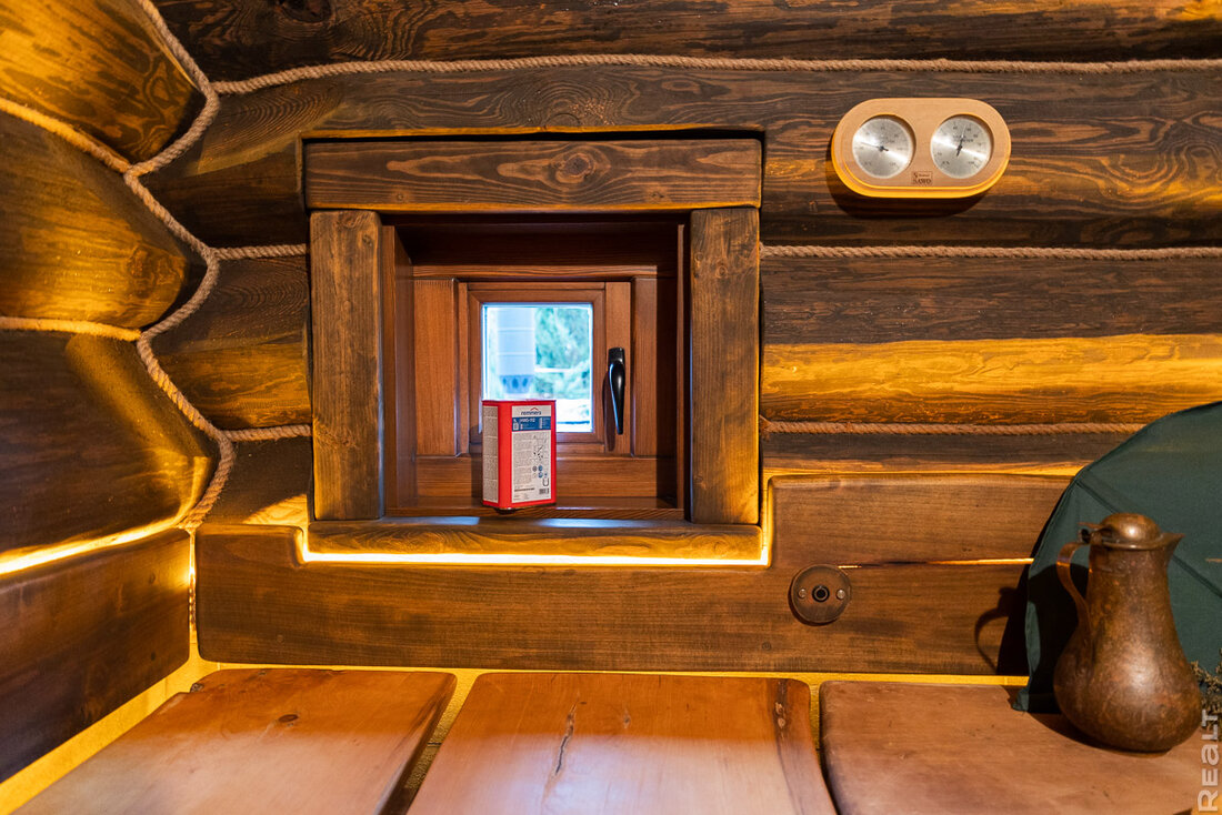 Прогрев с 40−45 градусов, травяные ароматы, качели с сеном. Как семья построила баню и превратила это в бизнес