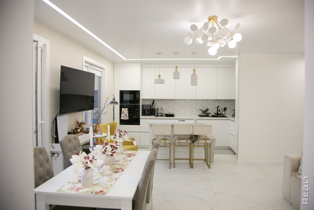 Важнее не то, что на виду, а то, что в стенах. Дизайнер показала свою квартиру в Новой Боровой