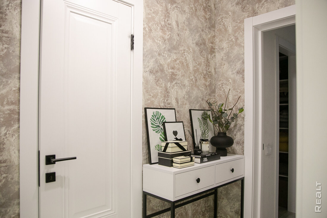 Важнее не то, что на виду, а то, что в стенах. Дизайнер показала свою квартиру в Новой Боровой