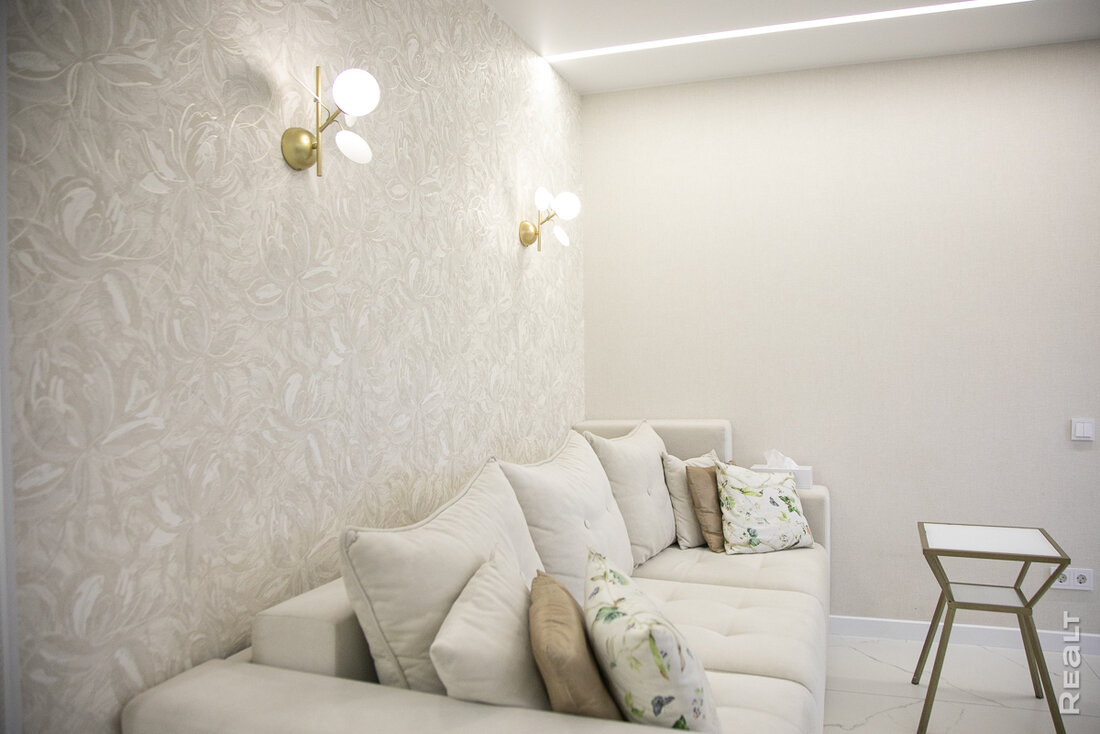 Важнее не то, что на виду, а то, что в стенах. Дизайнер показала свою квартиру в Новой Боровой