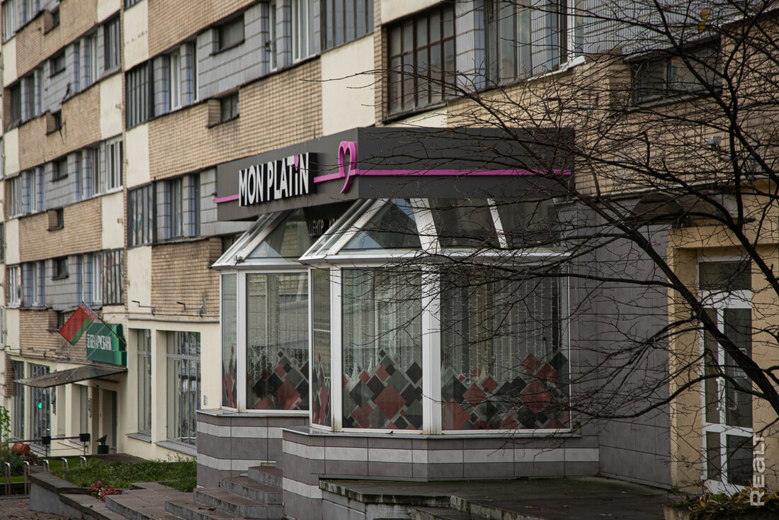 «Здесь давали квартиры известным людям». Как живется модернистском доме возле Раковского предместья