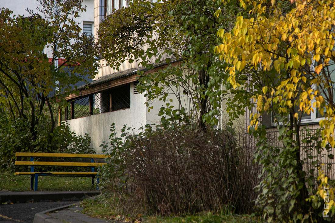 «Здесь давали квартиры известным людям». Как живется модернистском доме возле Раковского предместья