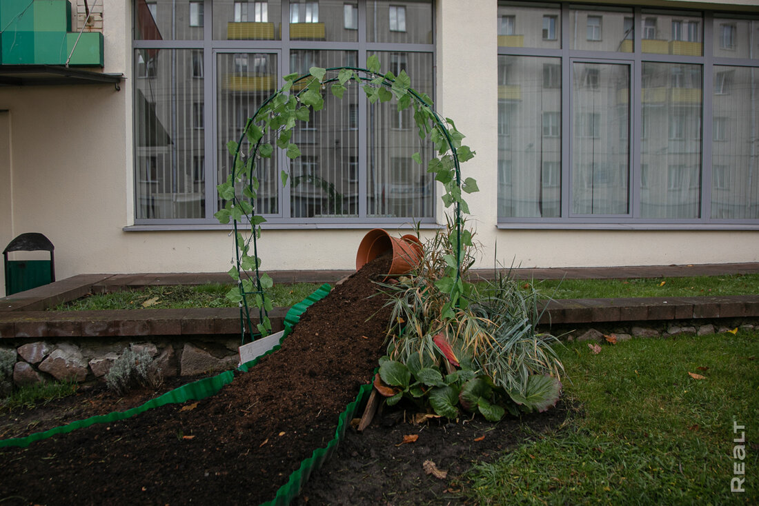 «Здесь давали квартиры известным людям». Как живется модернистском доме возле Раковского предместья