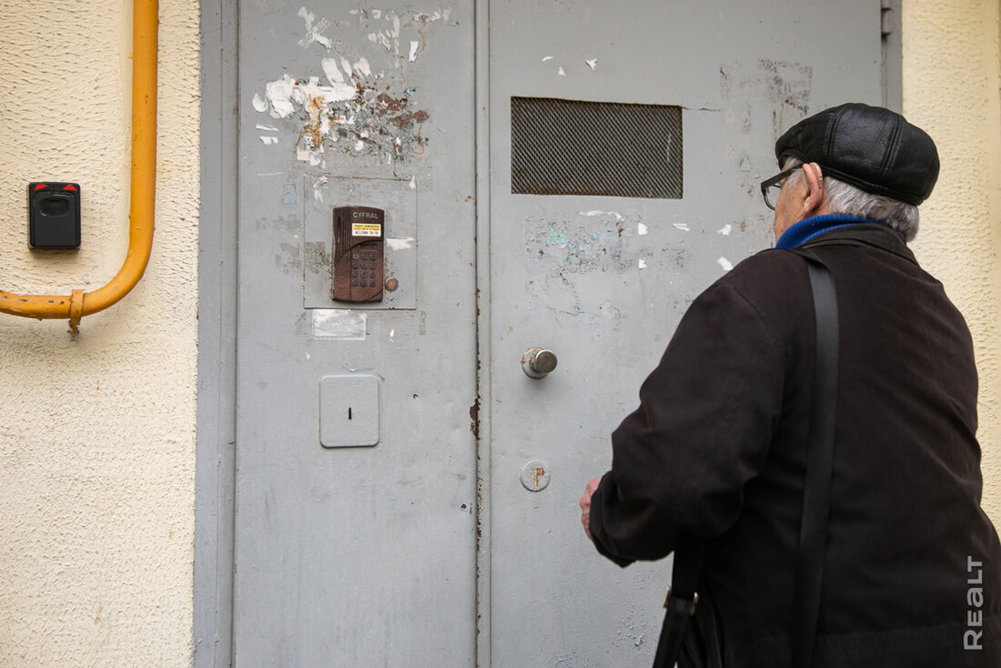 «Здесь давали квартиры известным людям». Как живется модернистском доме возле Раковского предместья