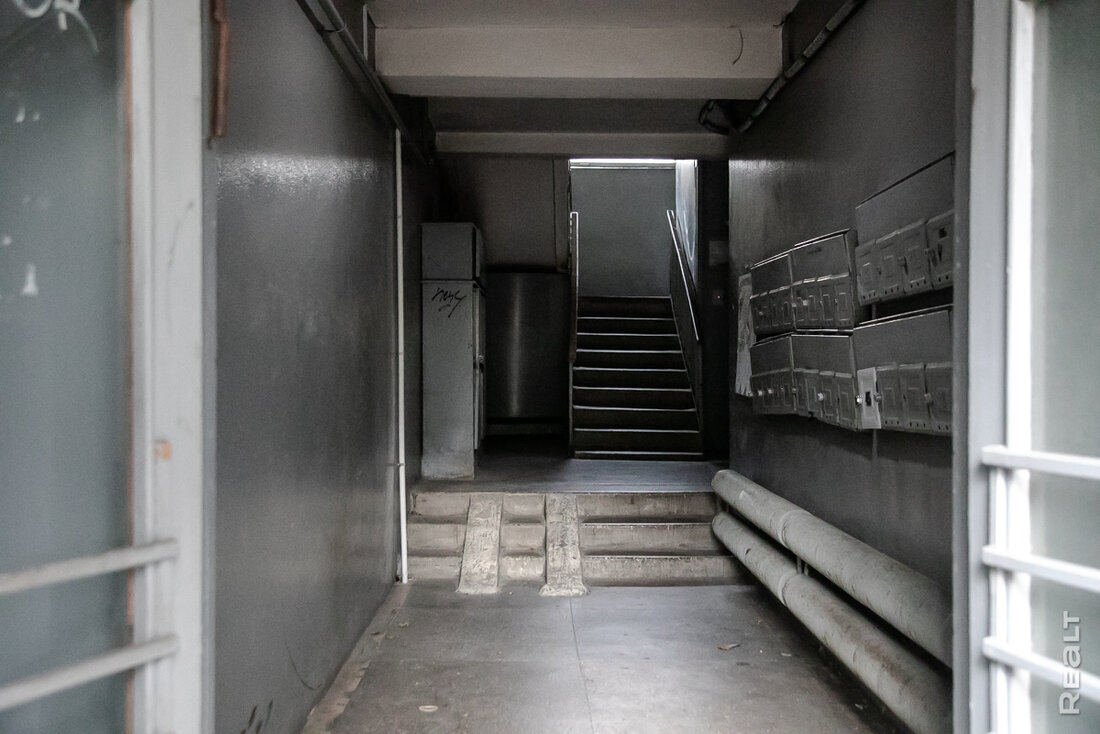 «Здесь давали квартиры известным людям». Как живется модернистском доме возле Раковского предместья