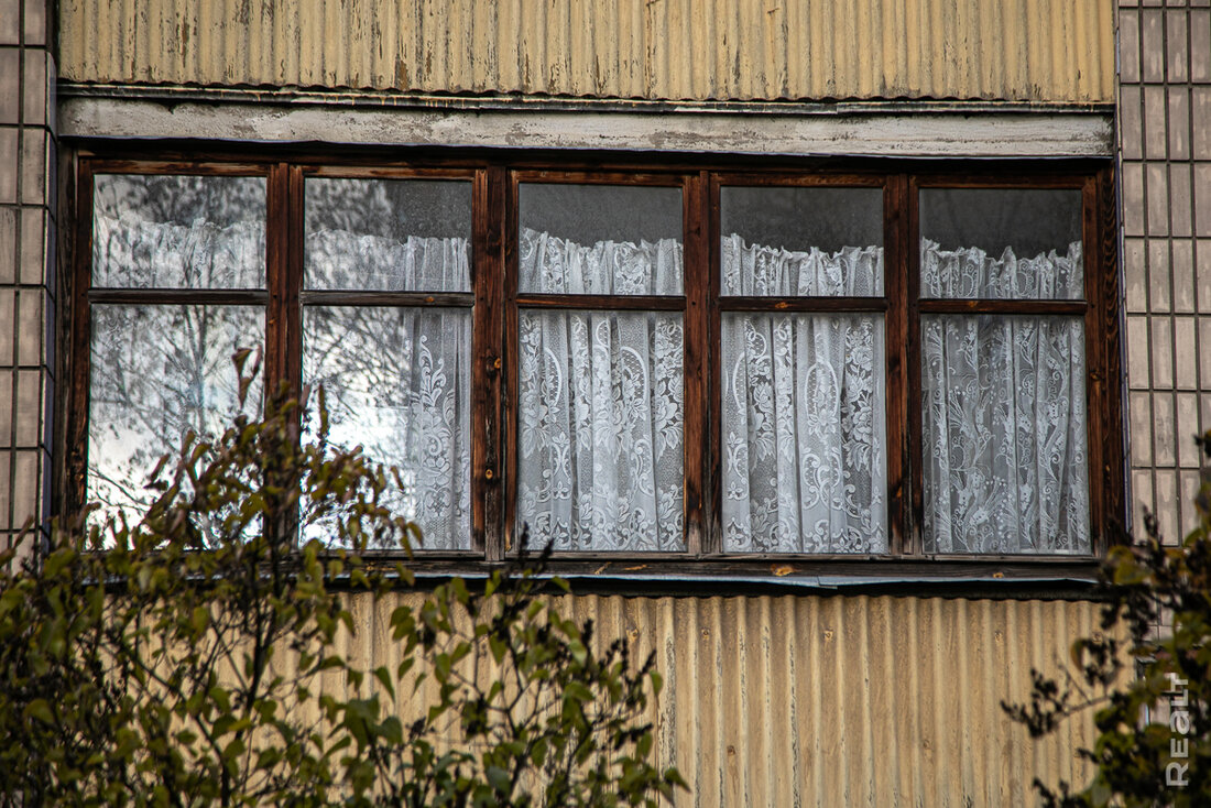 «Здесь давали квартиры известным людям». Как живется модернистском доме возле Раковского предместья