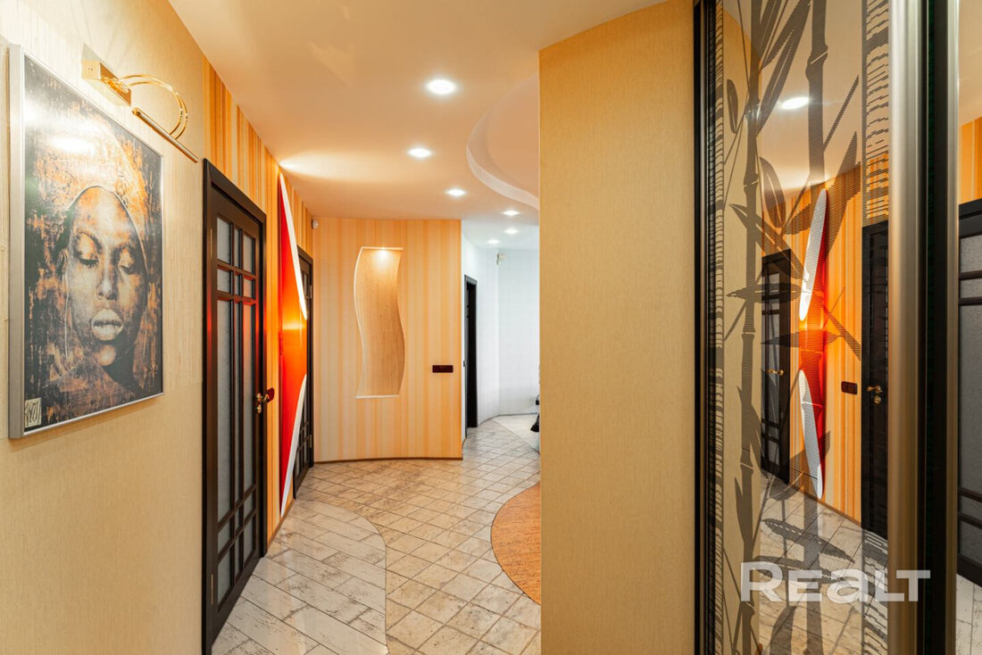 «Здесь давали квартиры известным людям». Как живется модернистском доме возле Раковского предместья