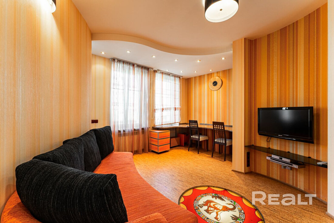 «Здесь давали квартиры известным людям». Как живется модернистском доме возле Раковского предместья