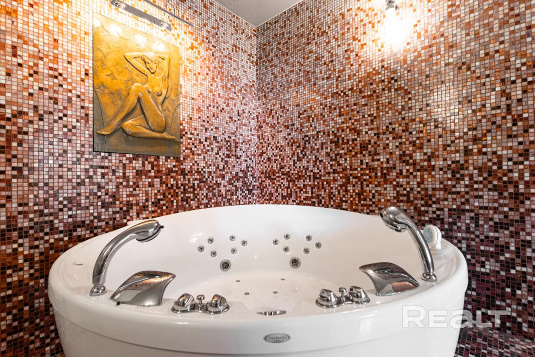 «Здесь давали квартиры известным людям». Как живется модернистском доме возле Раковского предместья