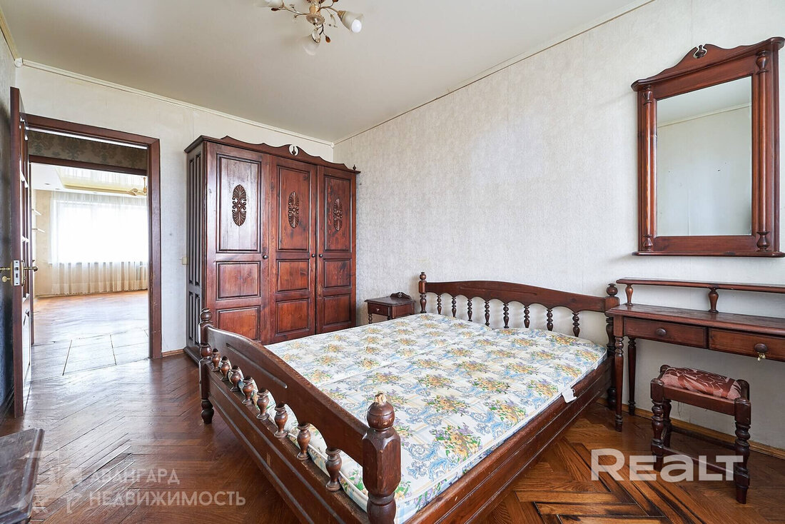 «Здесь давали квартиры известным людям». Как живется модернистском доме возле Раковского предместья