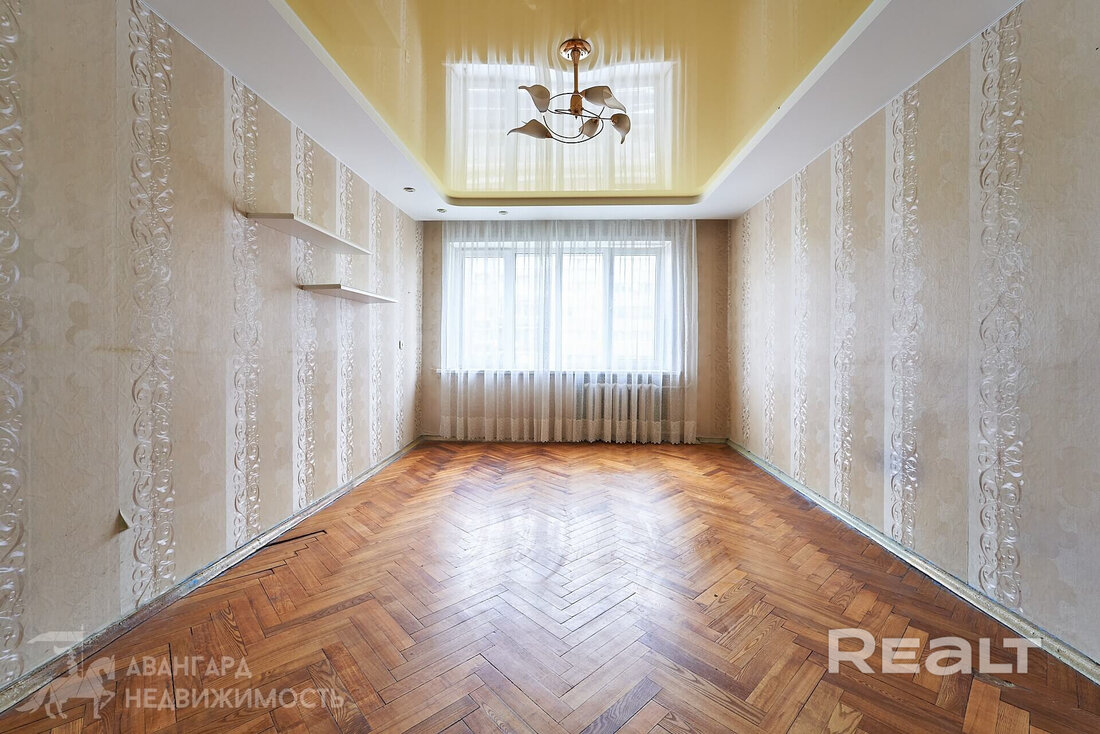 «Здесь давали квартиры известным людям». Как живется модернистском доме возле Раковского предместья