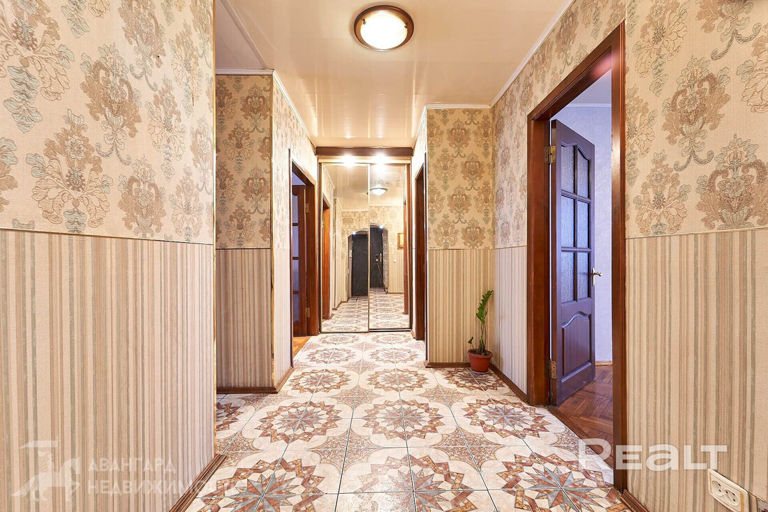 «Здесь давали квартиры известным людям». Как живется модернистском доме возле Раковского предместья