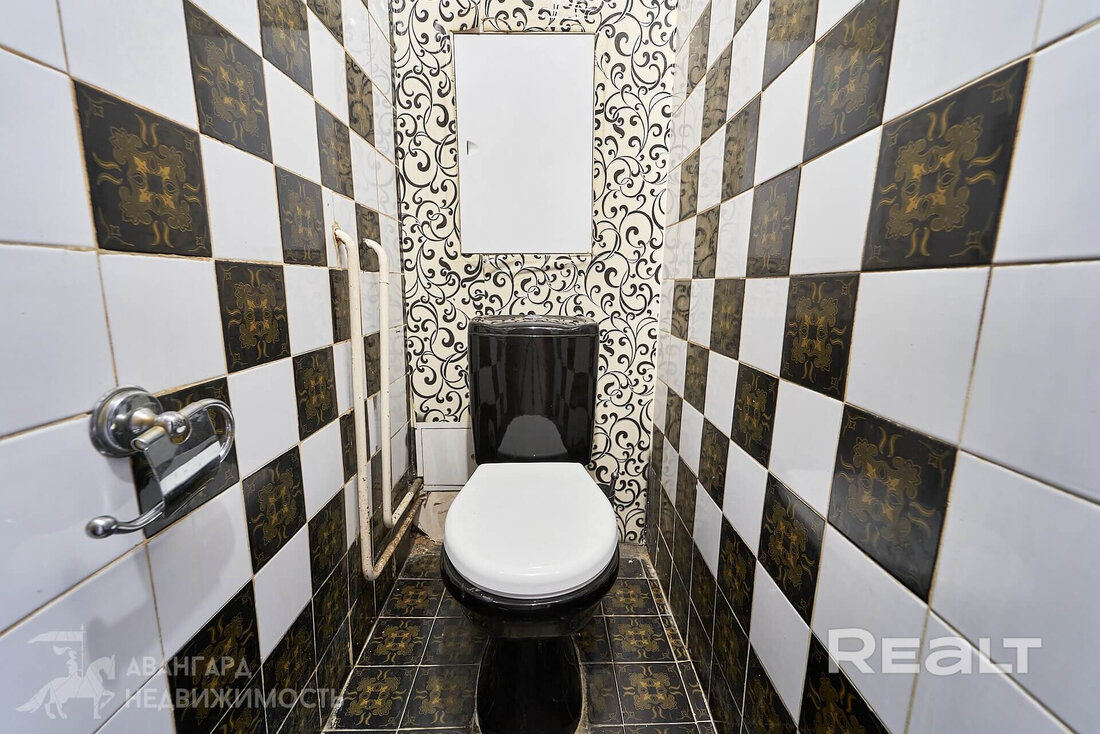 «Здесь давали квартиры известным людям». Как живется модернистском доме возле Раковского предместья