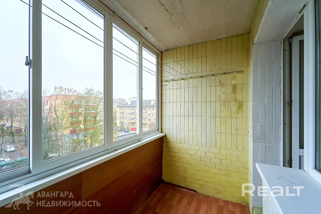 «Здесь давали квартиры известным людям». Как живется модернистском доме возле Раковского предместья