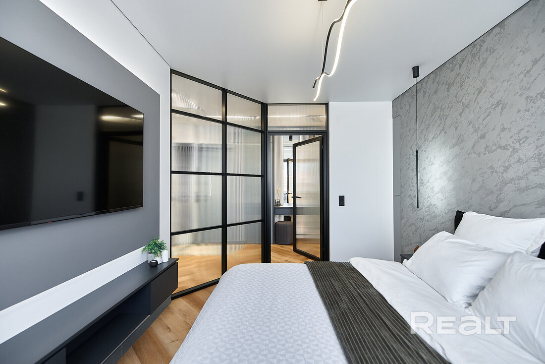 «Здесь давали квартиры известным людям». Как живется модернистском доме возле Раковского предместья