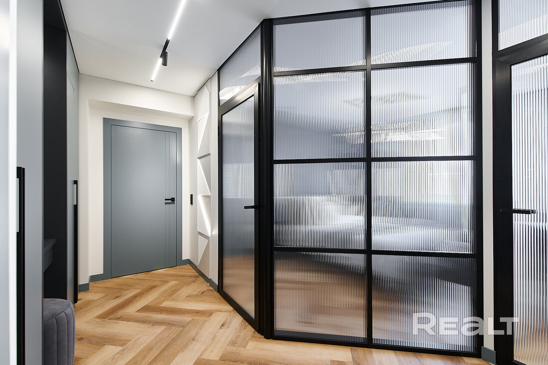 «Здесь давали квартиры известным людям». Как живется модернистском доме возле Раковского предместья