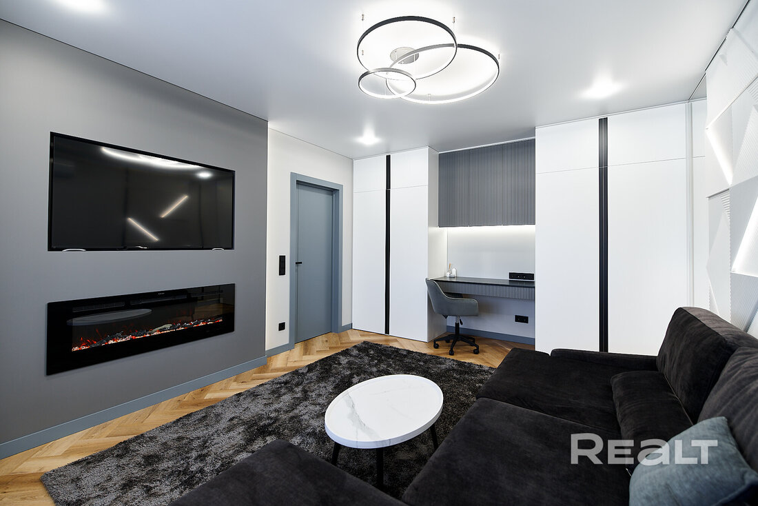 «Здесь давали квартиры известным людям». Как живется модернистском доме возле Раковского предместья