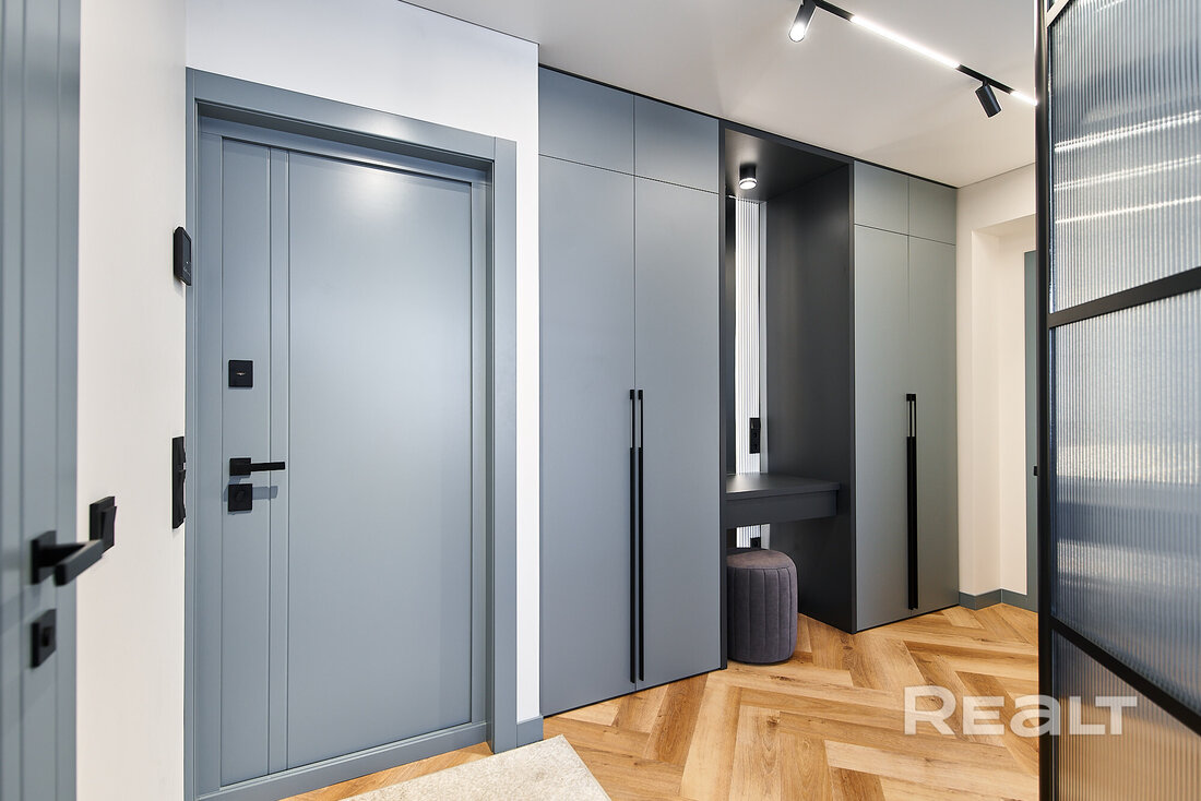 «Здесь давали квартиры известным людям». Как живется модернистском доме возле Раковского предместья