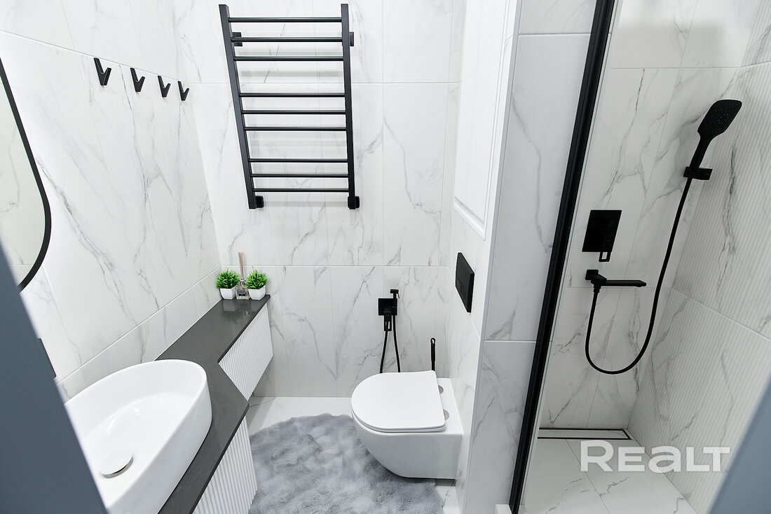 «Здесь давали квартиры известным людям». Как живется модернистском доме возле Раковского предместья