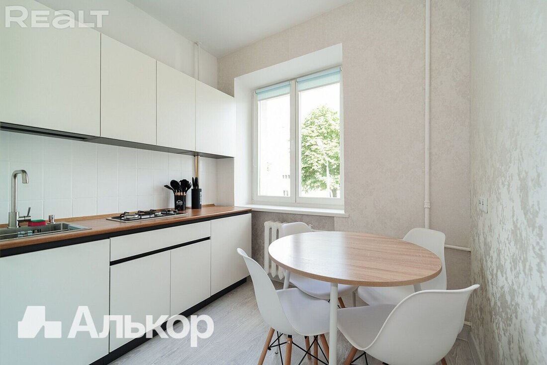 «Здесь давали квартиры известным людям». Как живется модернистском доме возле Раковского предместья