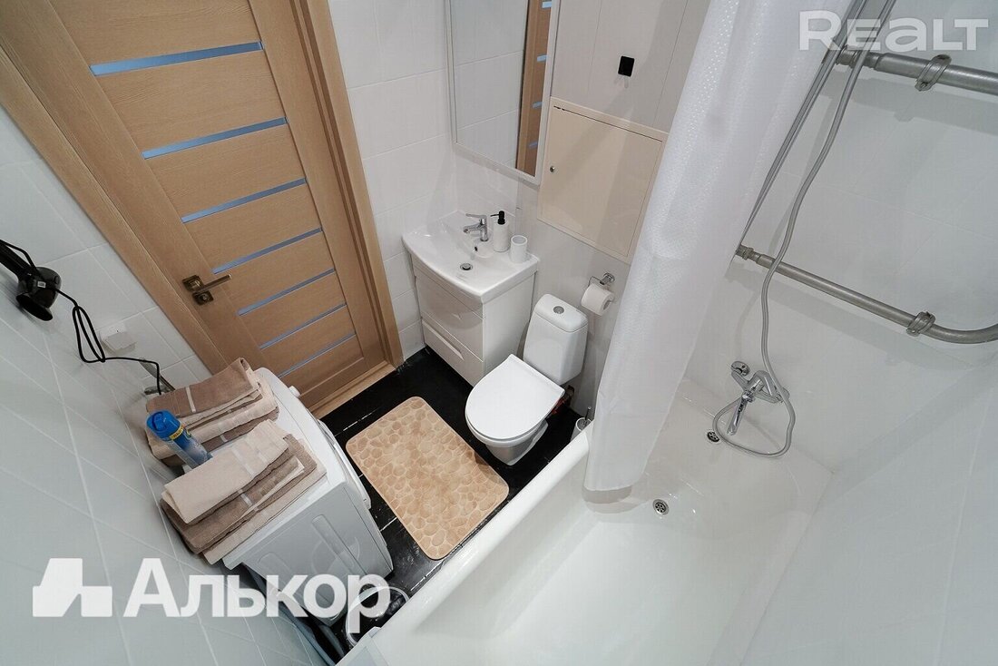 «Здесь давали квартиры известным людям». Как живется модернистском доме возле Раковского предместья