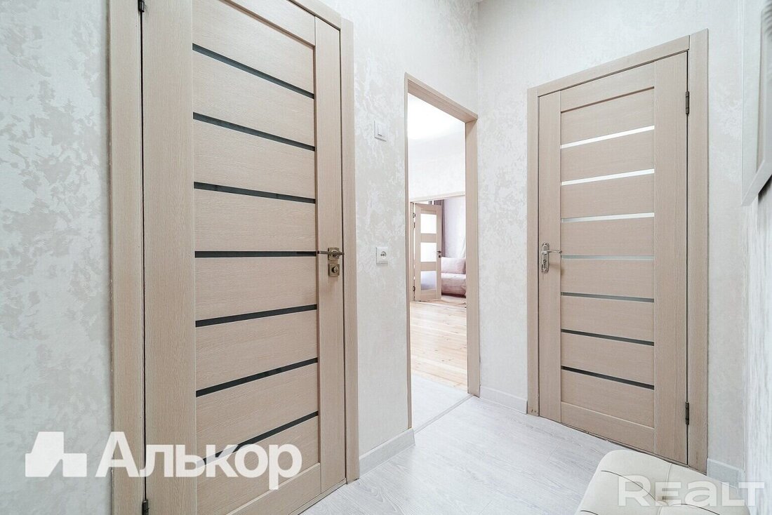 «Здесь давали квартиры известным людям». Как живется модернистском доме возле Раковского предместья