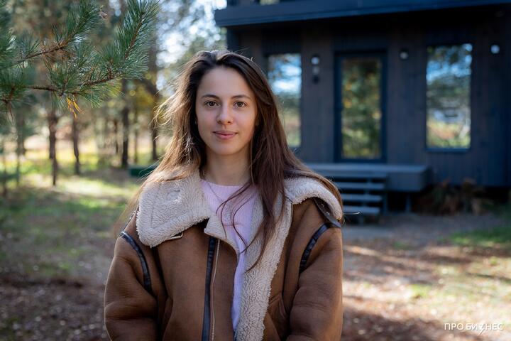 ФОТО: «Инвесторам нужны масштабы, а я не хочу быть “бумажным директором” и тонуть в управлении». Минчанка построила в деревне аутентичный дом для отдыха