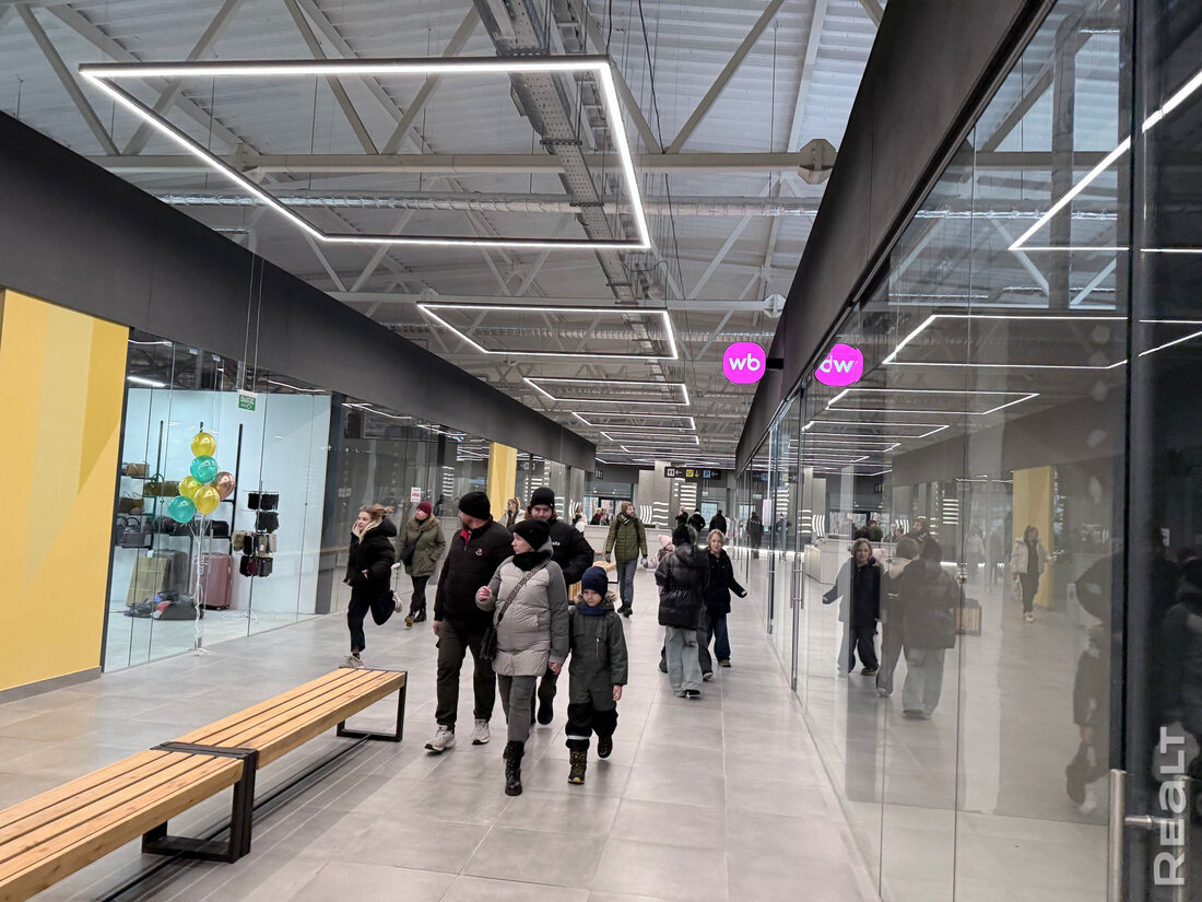 В Минске заработал новый ТЦ, о котором вы скорее всего не слышали. Народ собрался еще до открытия