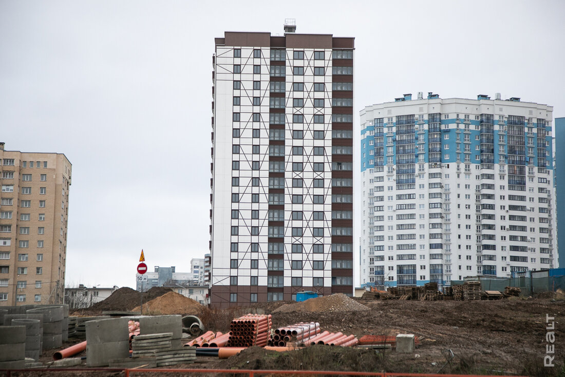 Первая новостройка на месте частного сектора на Розочке почти готова. А квартиры в ней продают?