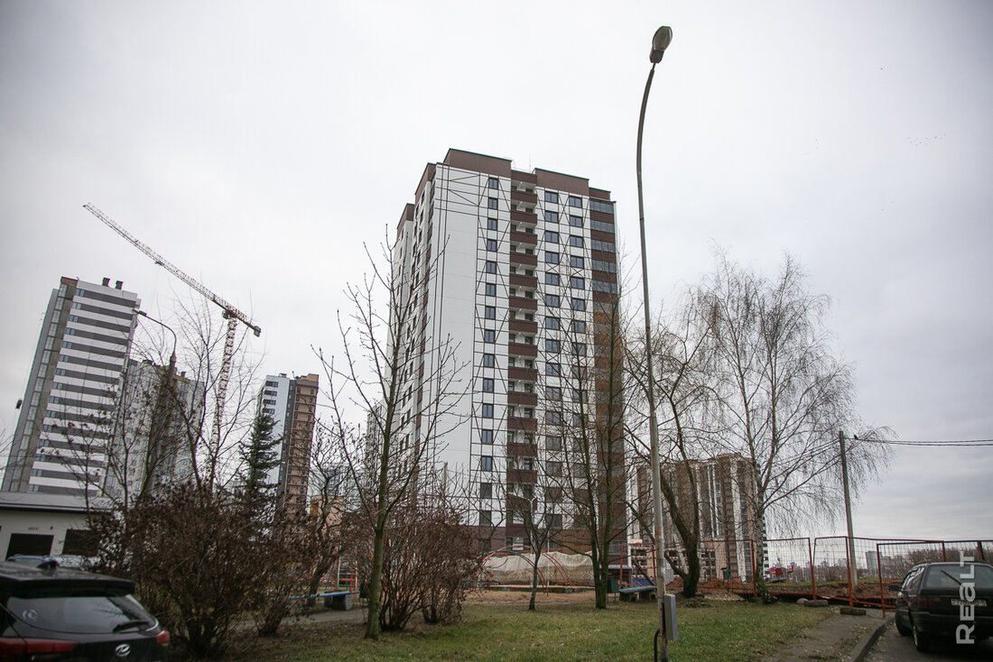 Первая новостройка на месте частного сектора на Розочке почти готова. А квартиры в ней продают?