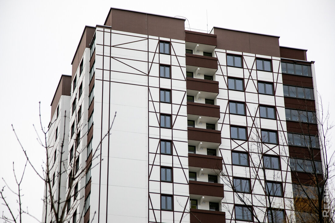 Первая новостройка на месте частного сектора на Розочке почти готова. А квартиры в ней продают?