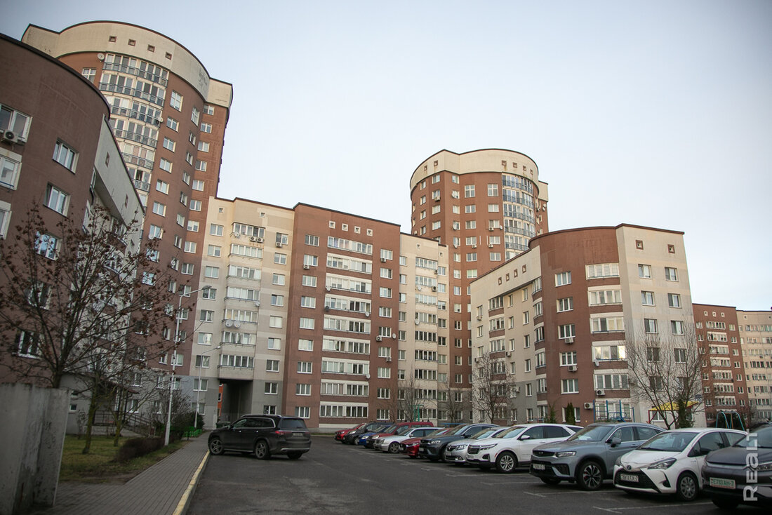 «У нас очень удачное расположение». Как живется в Брилевичах возле метро «Малиновка»