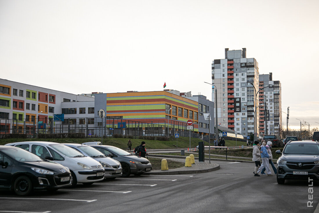 «У нас очень удачное расположение». Как живется в Брилевичах возле метро «Малиновка»