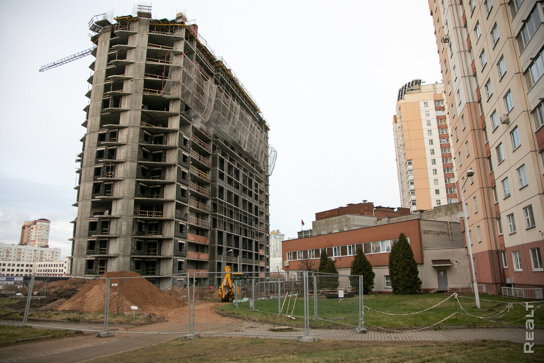 «У нас очень удачное расположение». Как живется в Брилевичах возле метро «Малиновка»