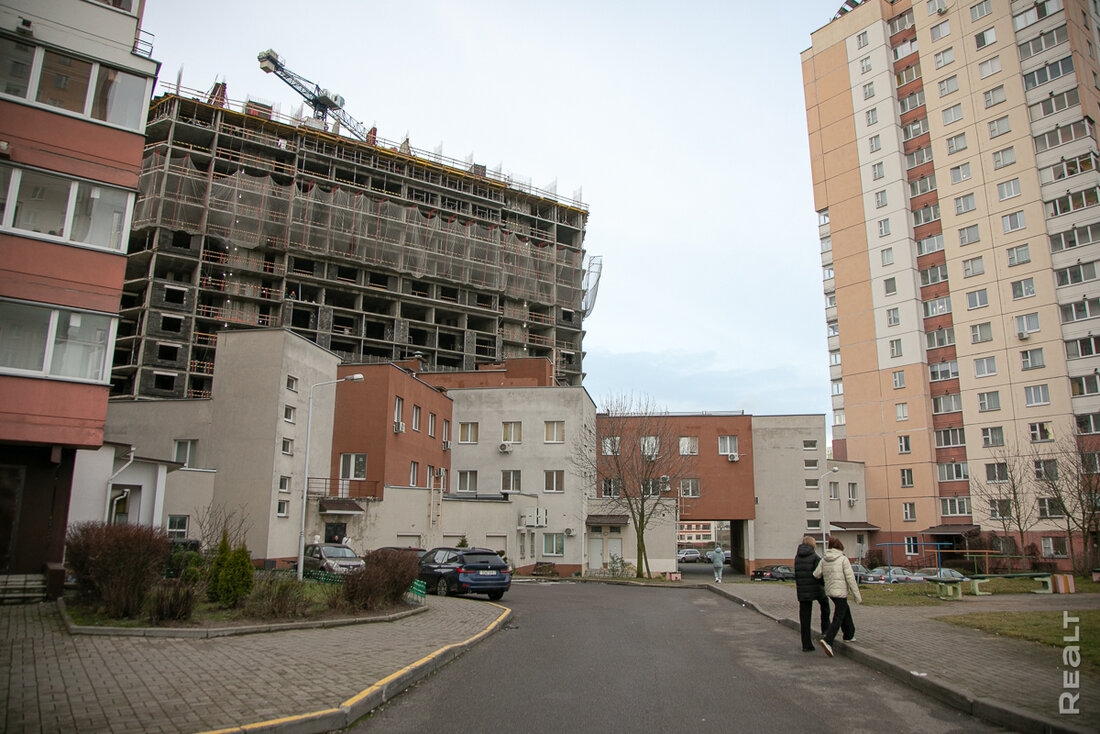 «У нас очень удачное расположение». Как живется в Брилевичах возле метро «Малиновка»