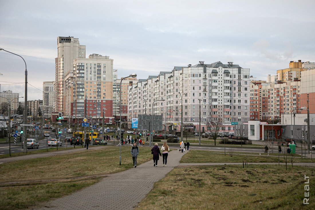 «У нас очень удачное расположение». Как живется в Брилевичах возле метро «Малиновка»