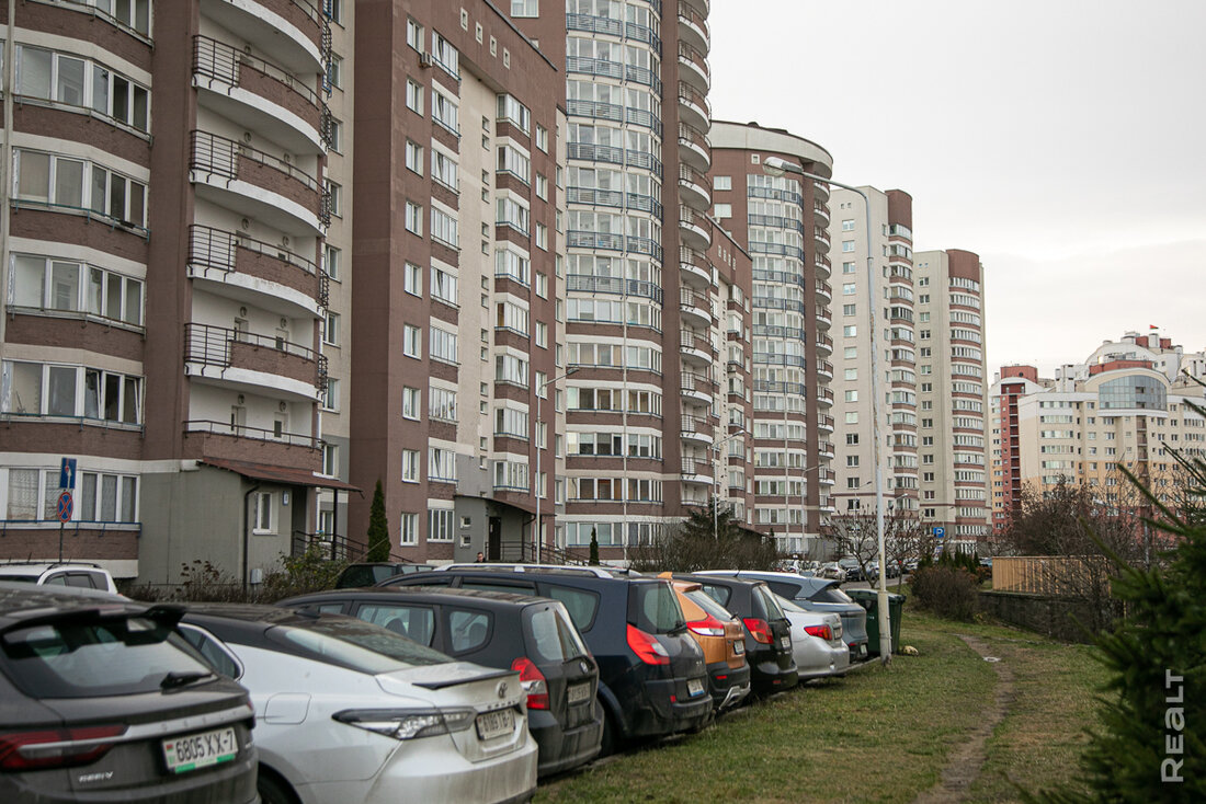 «У нас очень удачное расположение». Как живется в Брилевичах возле метро «Малиновка»