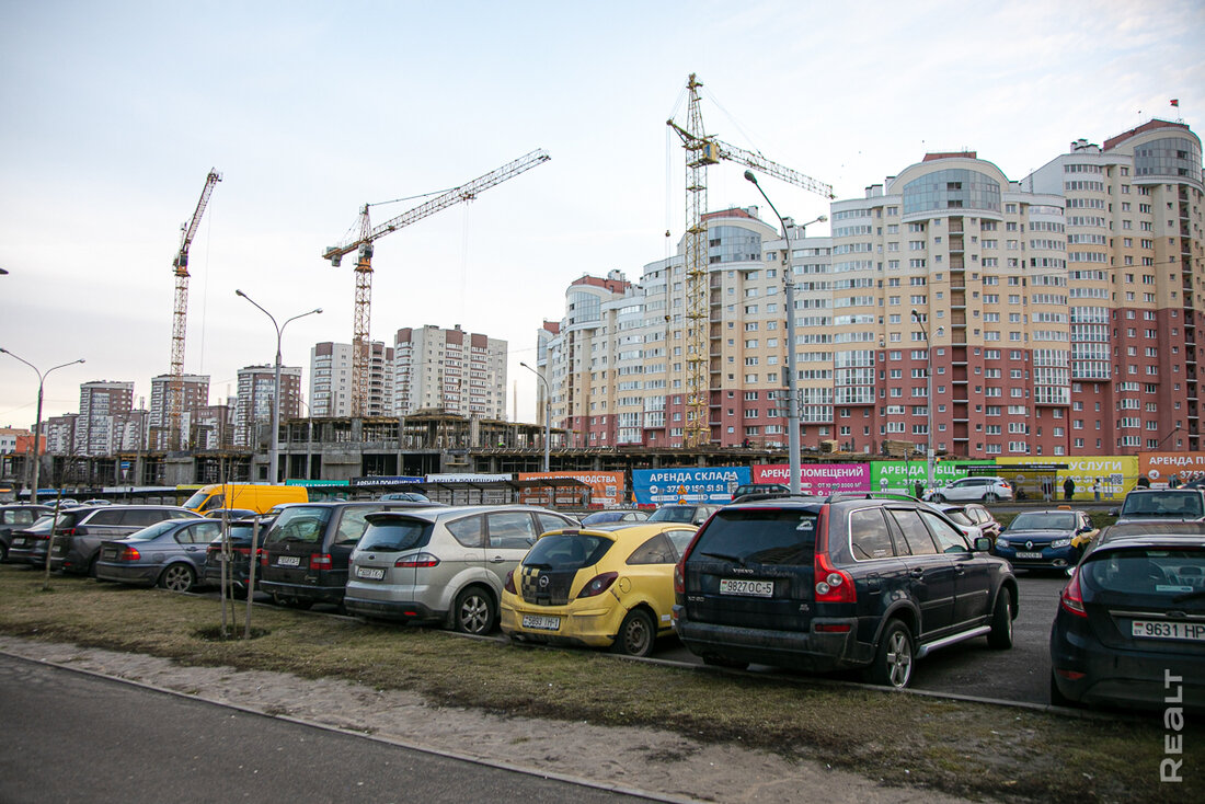 «У нас очень удачное расположение». Как живется в Брилевичах возле метро «Малиновка»