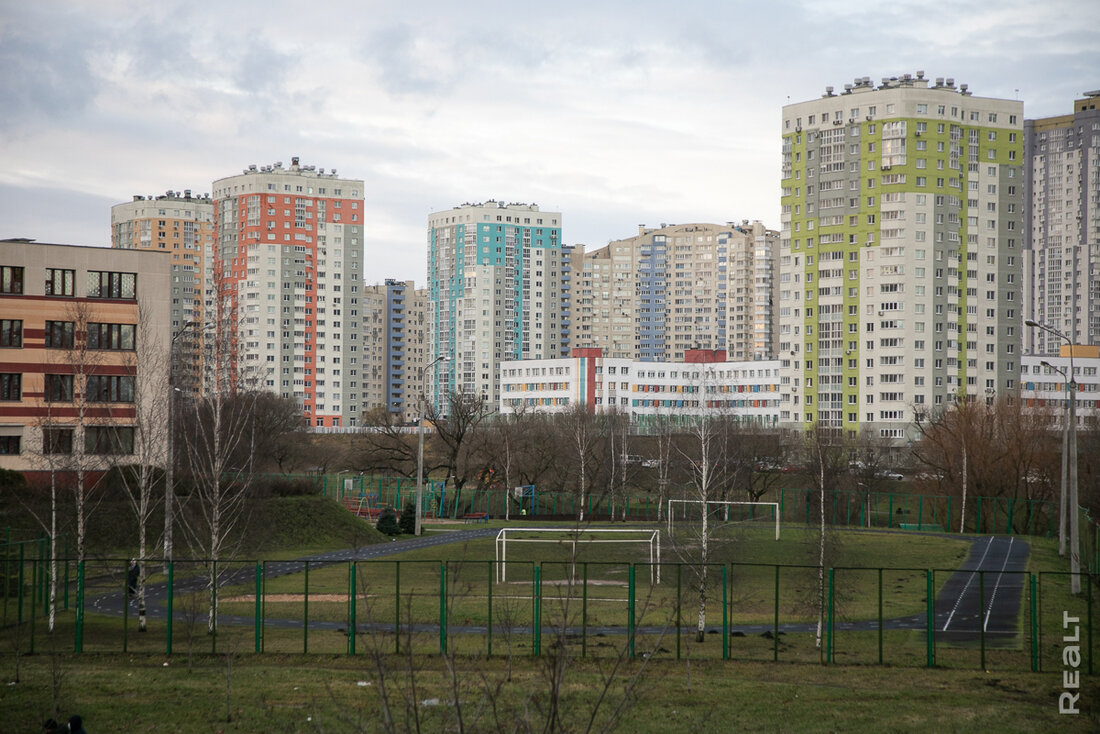 «У нас очень удачное расположение». Как живется в Брилевичах возле метро «Малиновка»