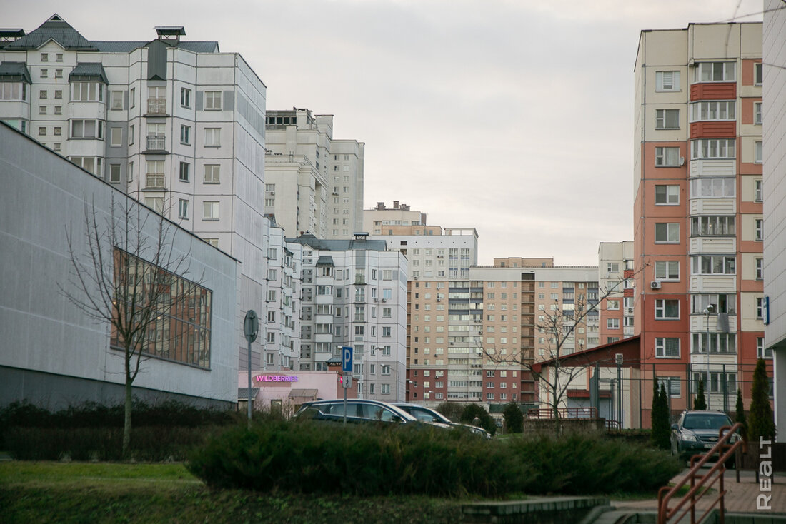 «У нас очень удачное расположение». Как живется в Брилевичах возле метро «Малиновка»