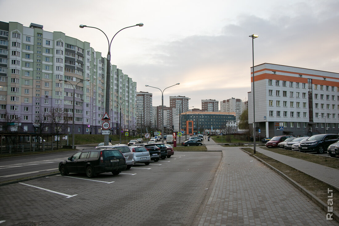 «У нас очень удачное расположение». Как живется в Брилевичах возле метро «Малиновка»