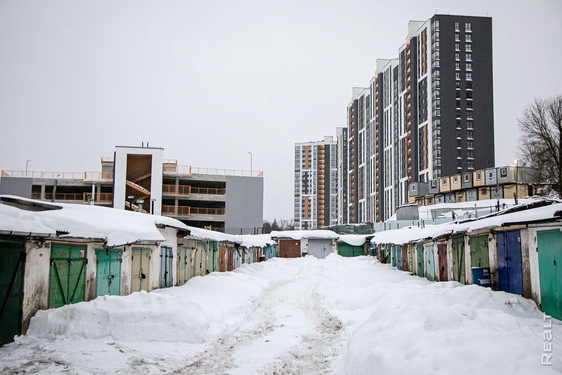 Тут можно купить последнюю однушку за 75 тысяч долларов. Показываем, какой ЖК вырос в тихом уголке Минска