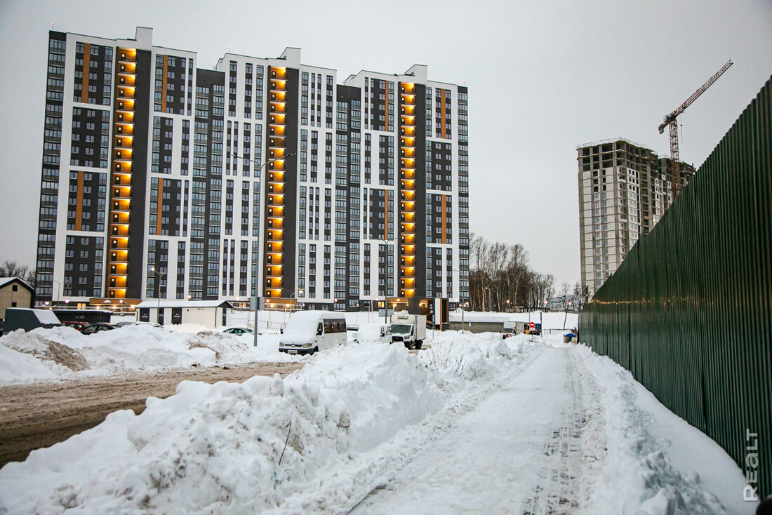 Тут можно купить последнюю однушку за 75 тысяч долларов. Показываем, какой ЖК вырос в тихом уголке Минска