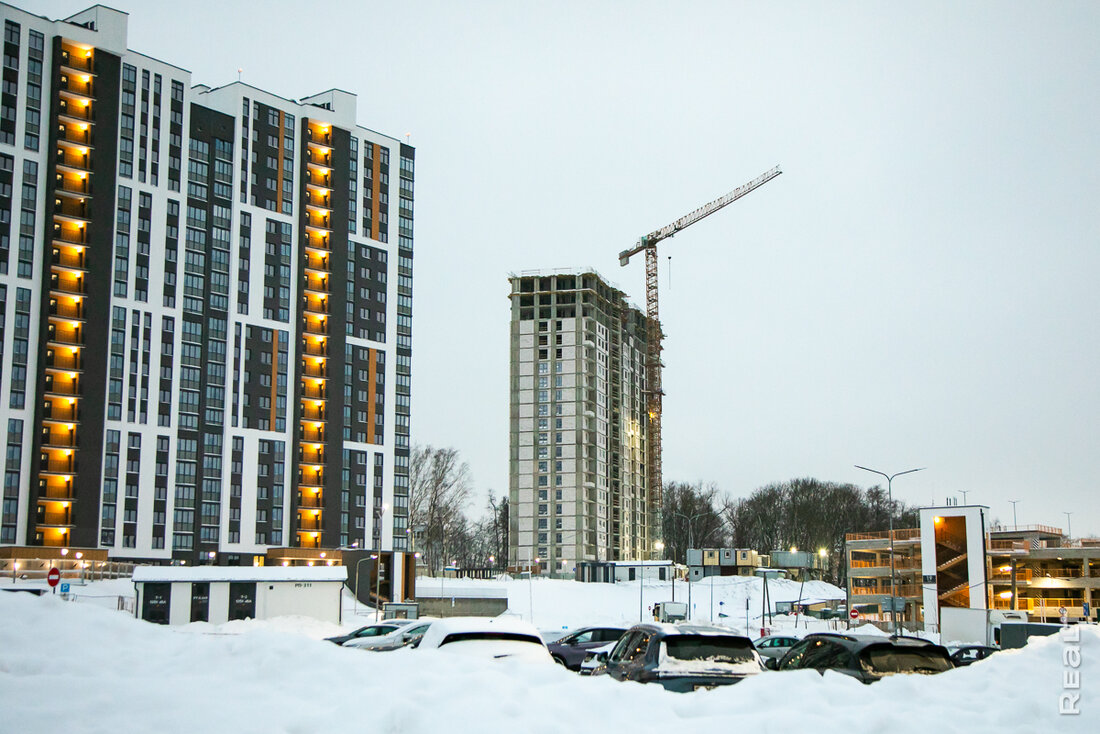 Тут можно купить последнюю однушку за 75 тысяч долларов. Показываем, какой ЖК вырос в тихом уголке Минска