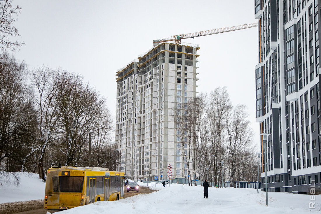 Тут можно купить последнюю однушку за 75 тысяч долларов. Показываем, какой ЖК вырос в тихом уголке Минска